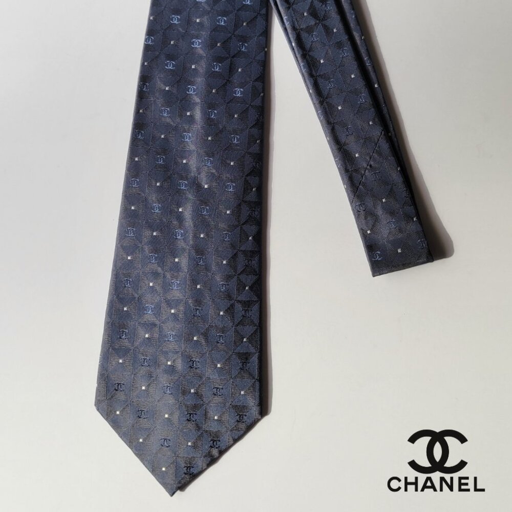 CHANEL Men's Vintage Tie 100% Silk Made in Italy Navy Blue, white dots and CCs